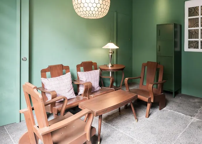 Miranamin Nest Calachuchi - Cozy In Historic - Indoor Plunge Pool, Petite Desk, Garden View With Balcony, Self-service Breakfast, Guest Kitchen, Rooftop, Pet-friendly * Manila