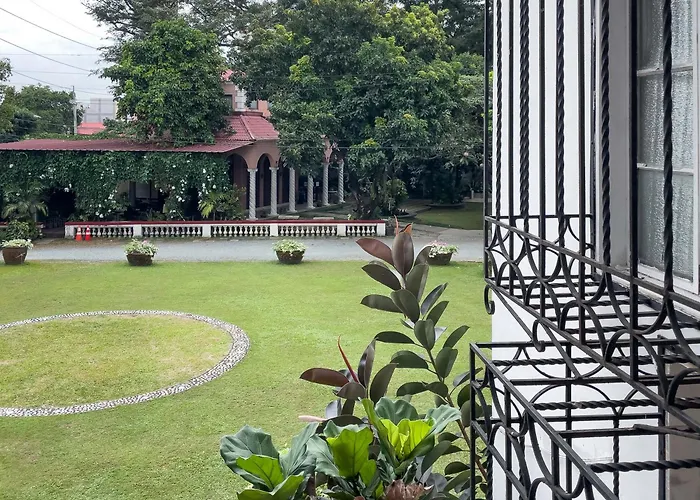 Miranamin Nest Calachuchi - Cozy In Historic - Indoor Plunge Pool, Petite Desk, Garden View With Balcony, Self-service Breakfast, Guest Kitchen, Rooftop, Pet-friendly *