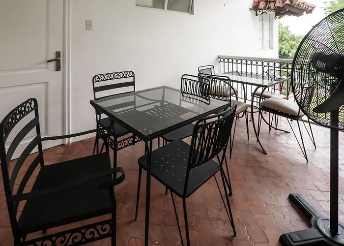Miranamin Nest Calachuchi - Cozy In Historic - Indoor Plunge Pool, Petite Desk, Garden View With Balcony, Self-service Breakfast, Guest Kitchen, Rooftop, Pet-friendly