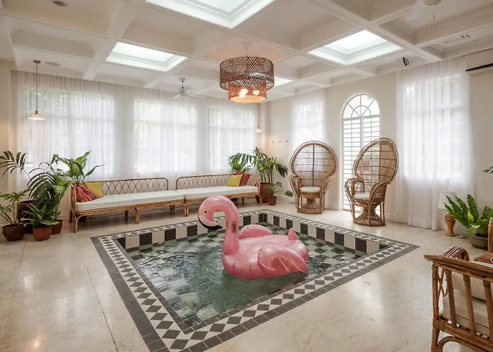 Miranamin Nest Calachuchi - Cozy In Historic - Indoor Plunge Pool, Petite Desk, Garden View With Balcony, Self-service Breakfast, Guest Kitchen, Rooftop, Pet-friendly Apartment *
