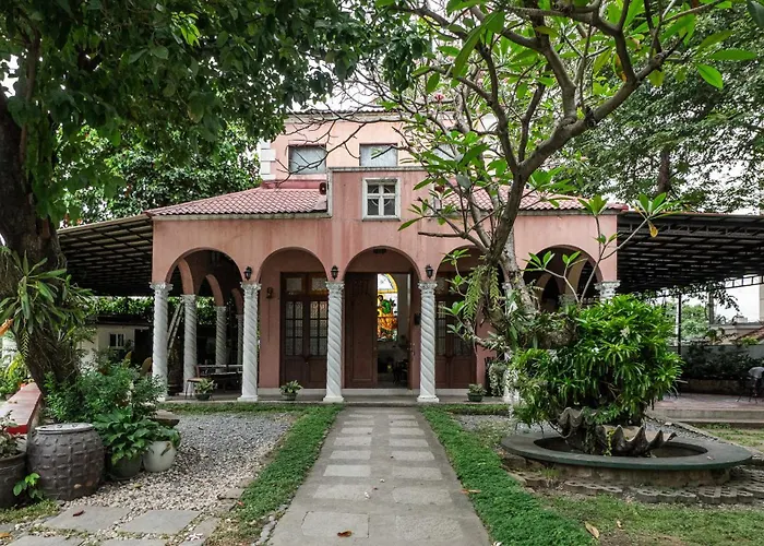 Apartment Miranamin Nest Calachuchi - Cozy In Historic - Indoor Plunge Pool, Petite Desk, Garden View With Balcony, Self-service Breakfast, Guest Kitchen, Rooftop, Pet-friendly *